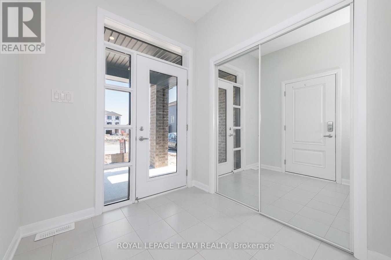 719 DONERAILE WALK - Photo 5