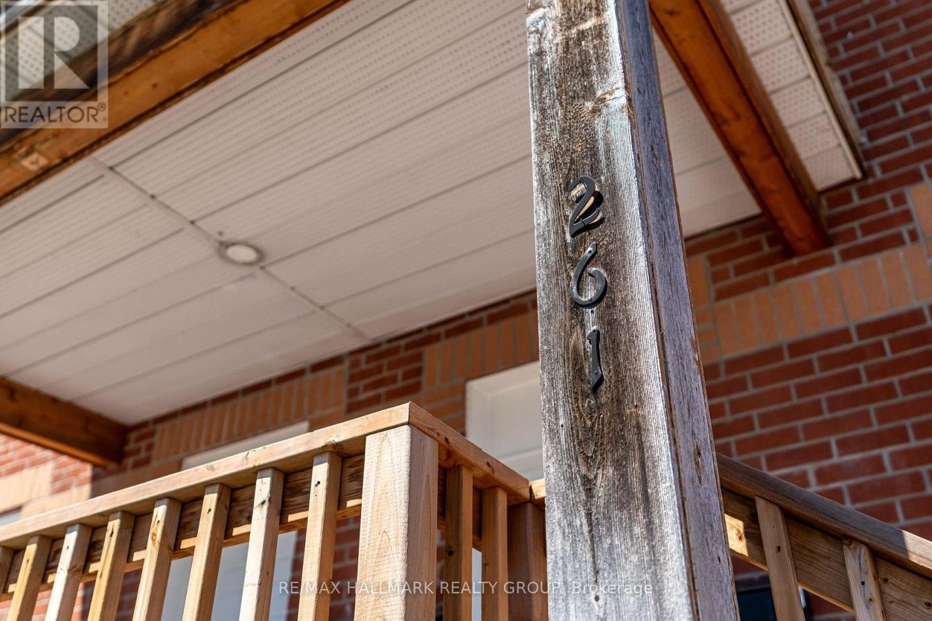 3 - 261 SOMERSET STREET E - Photo 2