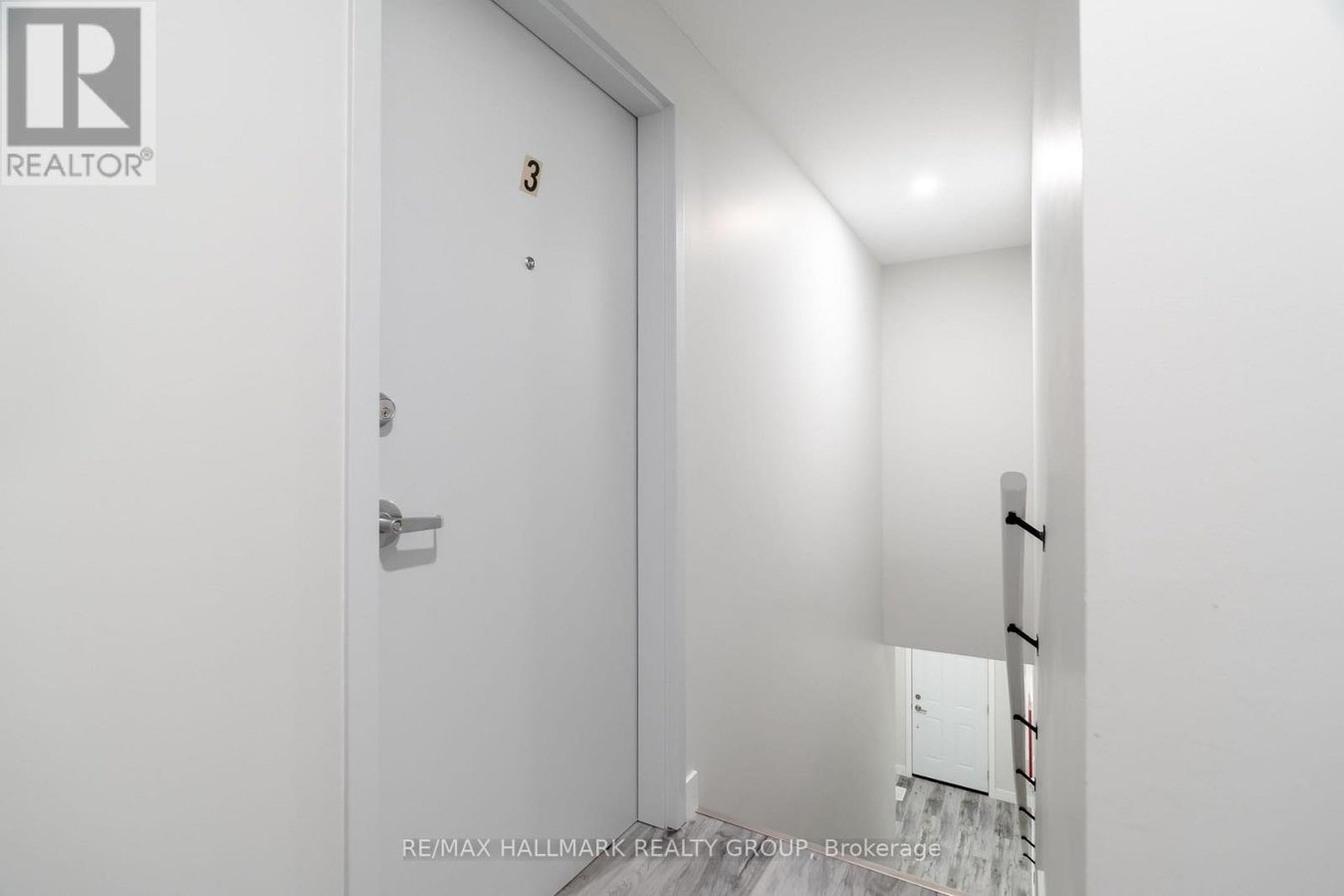 3 - 261 SOMERSET STREET E - Photo 3
