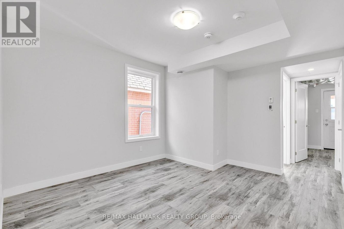 3 - 261 SOMERSET STREET E - Photo 4