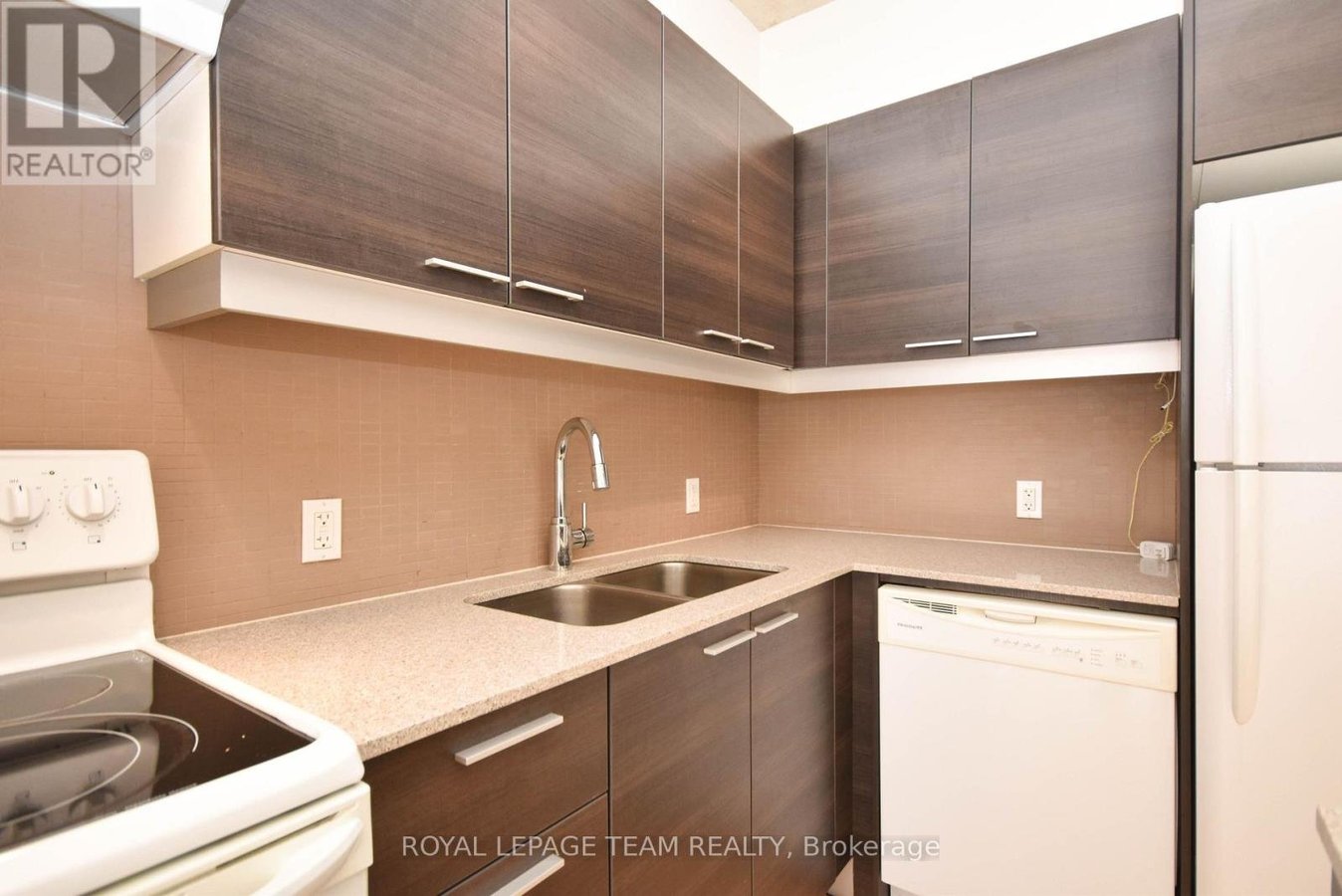 523 - 349 MCLEOD STREET - Photo 10