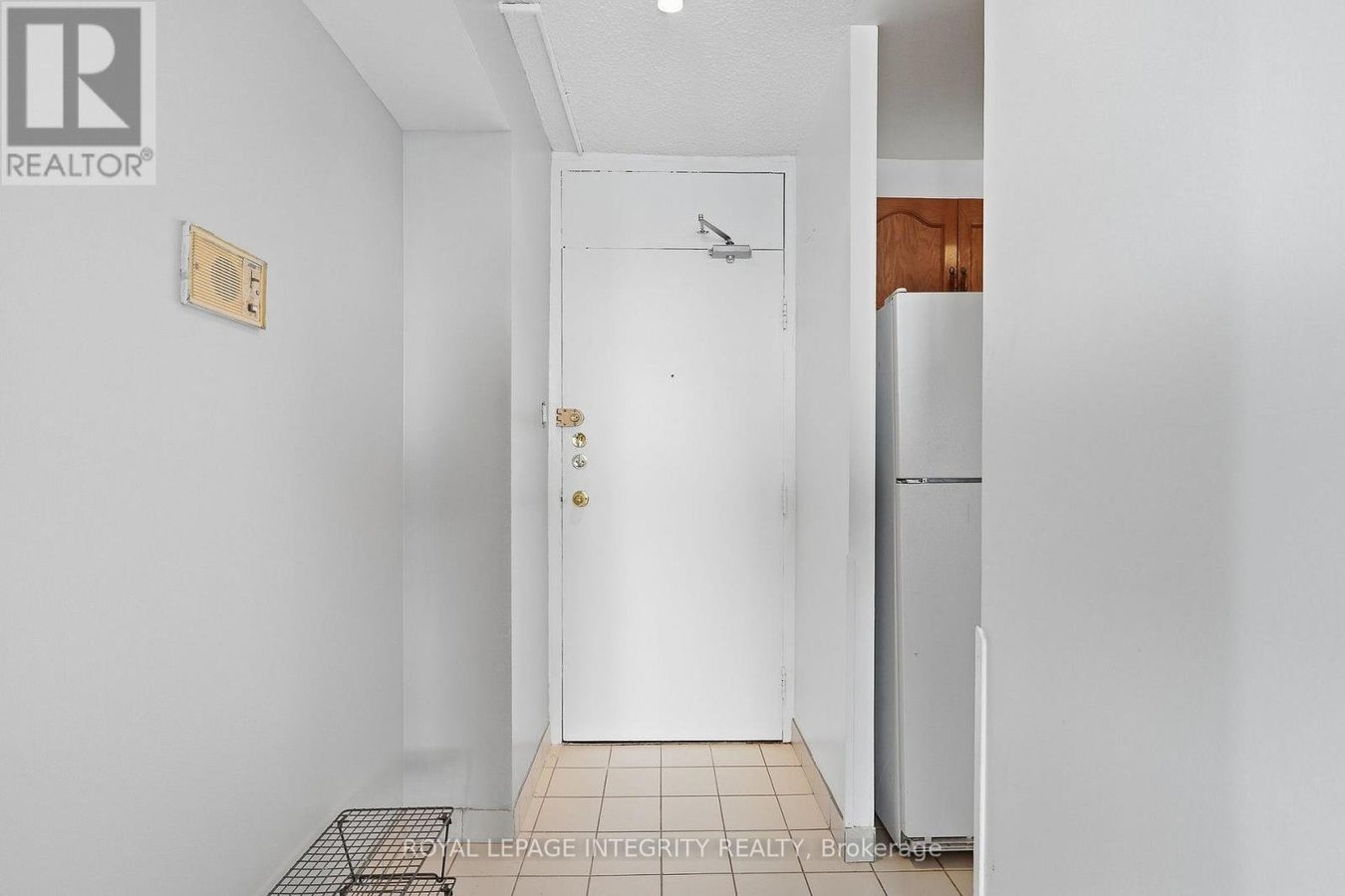 1110 - 2000 JASMINE CRESCENT - Photo 4