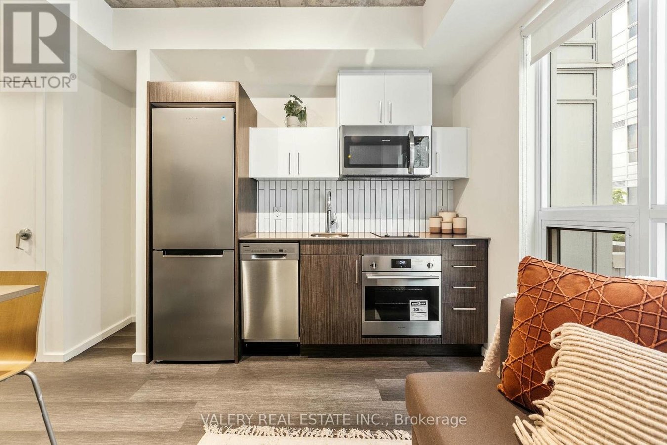 R1002 - 256 RIDEAU STREET - Photo 4