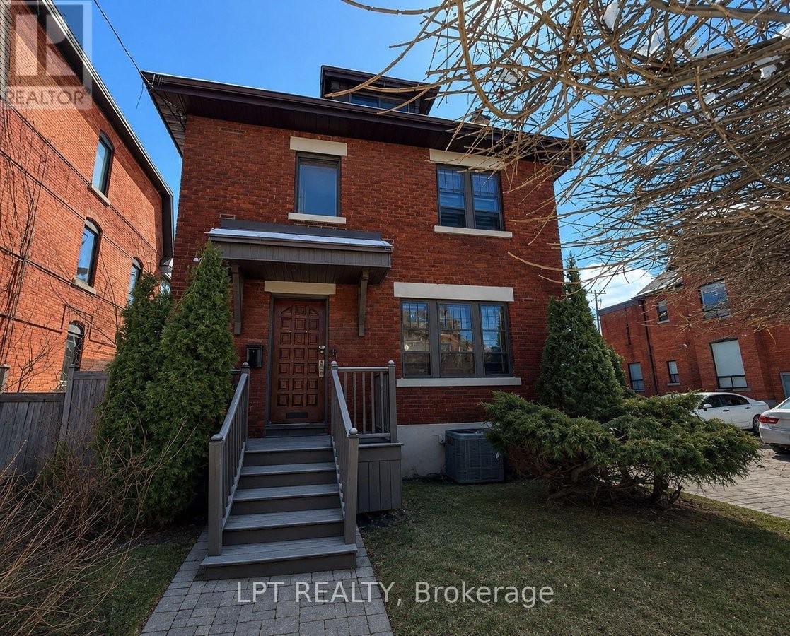 322 WAVERLEY STREET - Photo 1