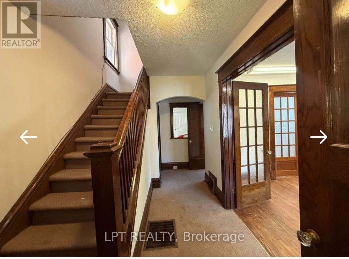 322 WAVERLEY STREET - Photo 2