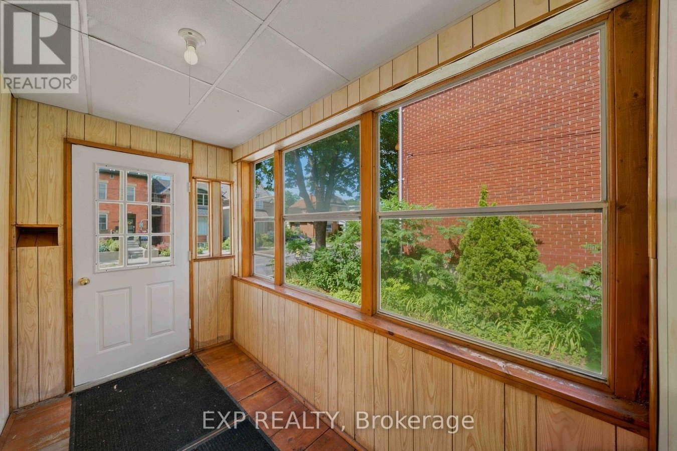 452 SUNNYSIDE AVENUE - Photo 2