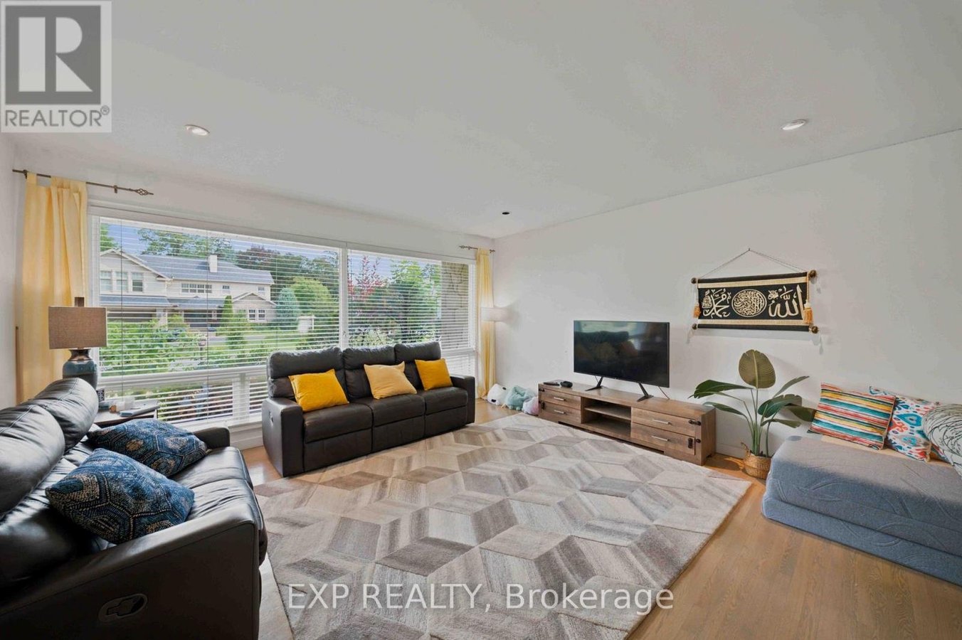 304 ROGER ROAD - Photo 6