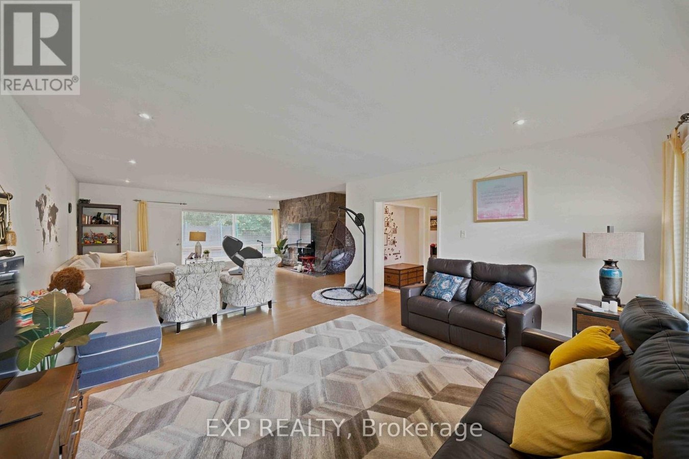 304 ROGER ROAD - Photo 7