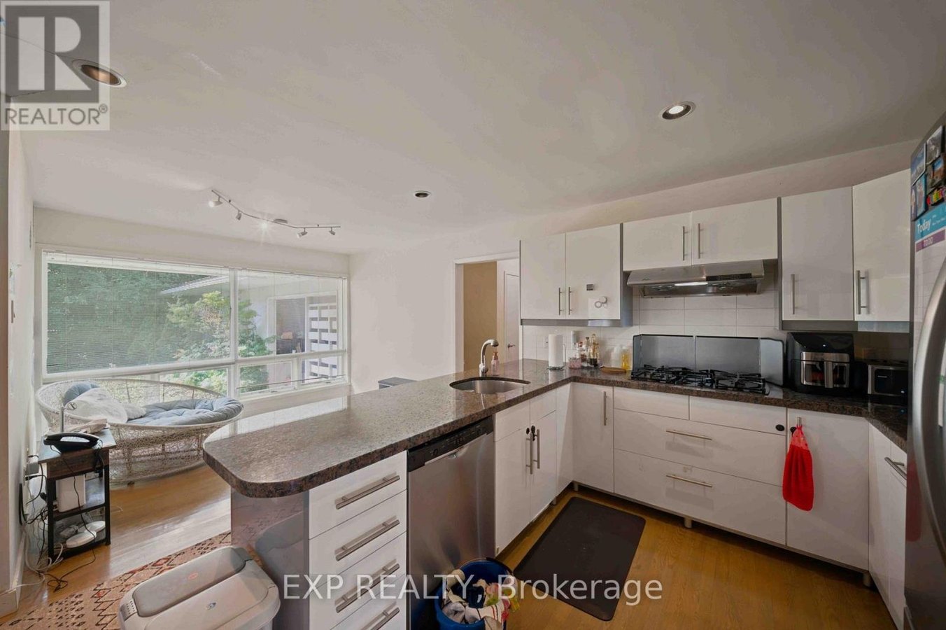 304 ROGER ROAD - Photo 12