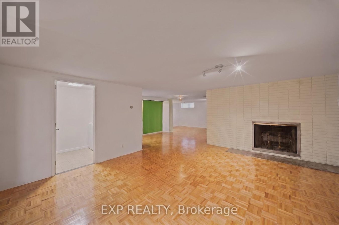 304 ROGER ROAD - Photo 34