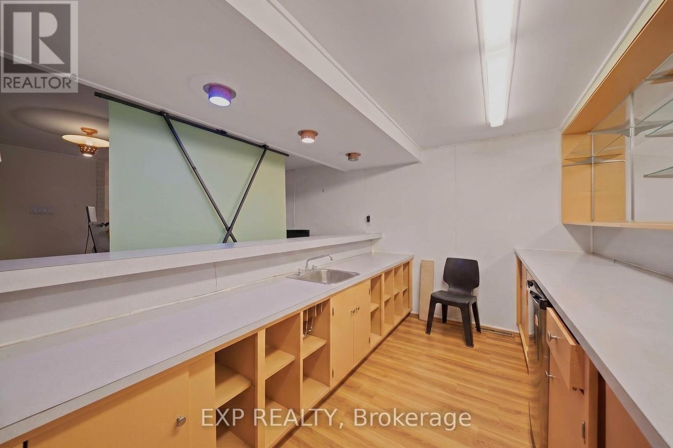 304 ROGER ROAD - Photo 37