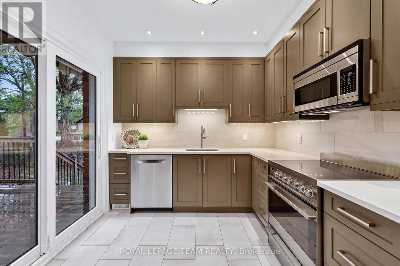 131 ACACIA AVENUE - Photo 13