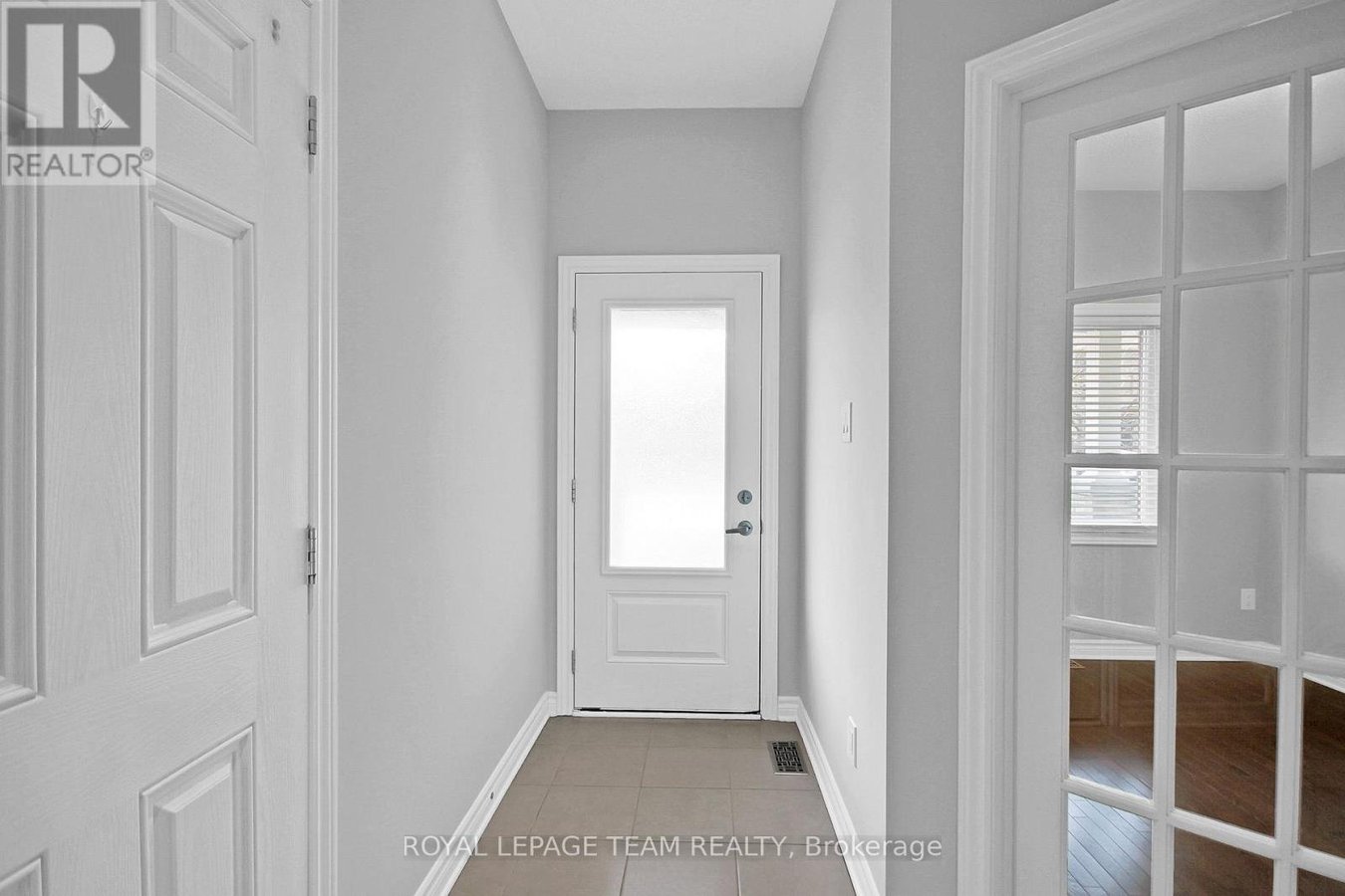 208 MISSION TRAIL CRESCENT - Photo 3