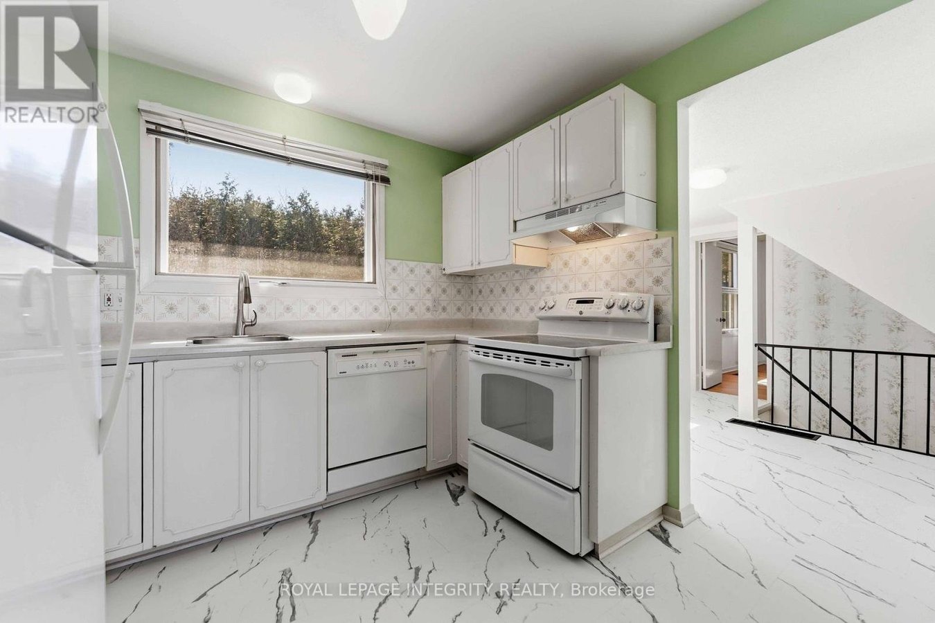 1842 PLAYFAIR DRIVE - Photo 8