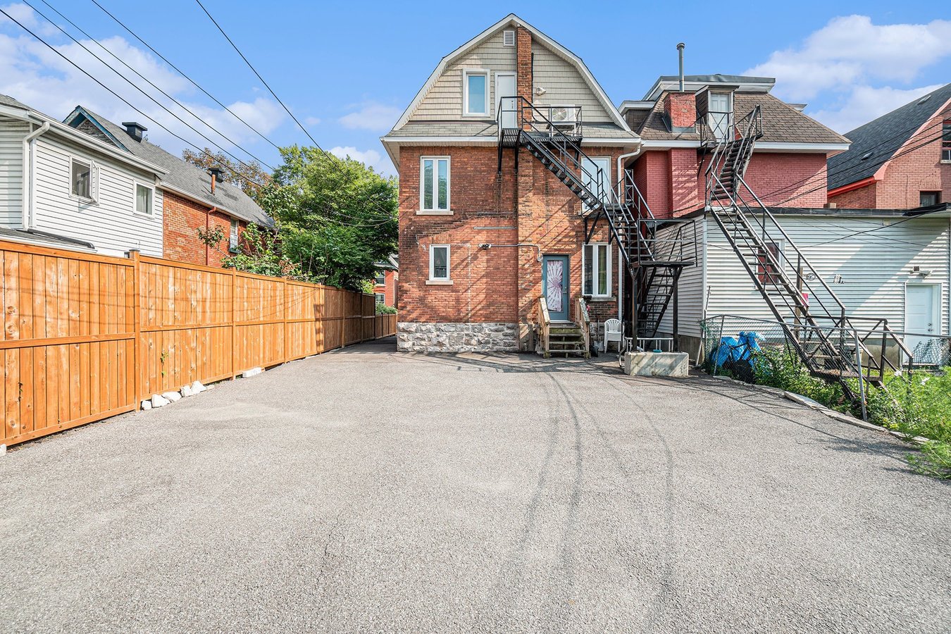 543 McLeod Street - Photo 2