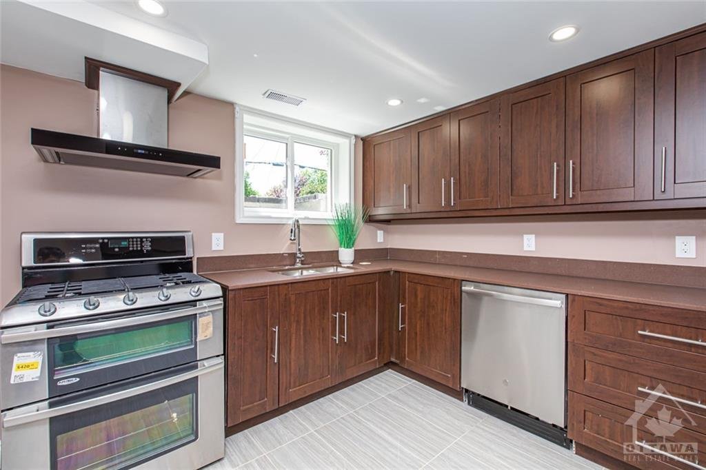 2674 Clarenda Street - Photo 2