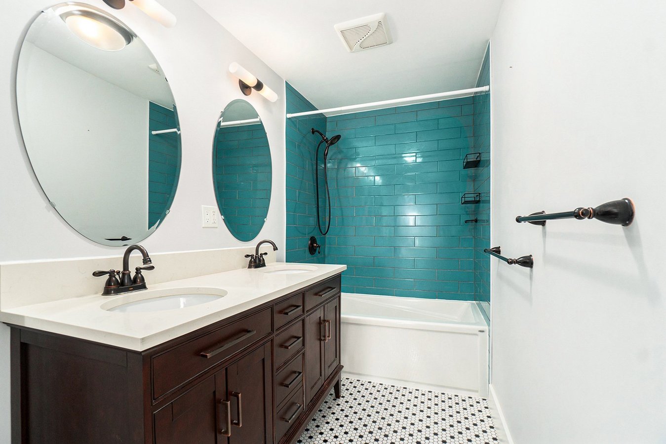 11 Champagne Avenue South - Photo 9