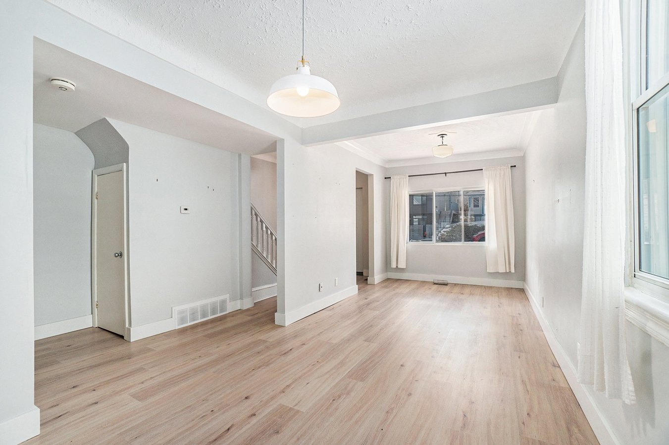 11 Champagne Avenue South - Photo 3
