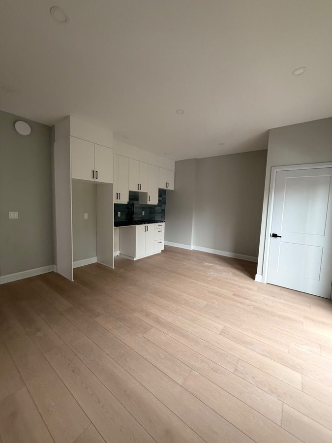 95 Henderson Avenue - Photo 9