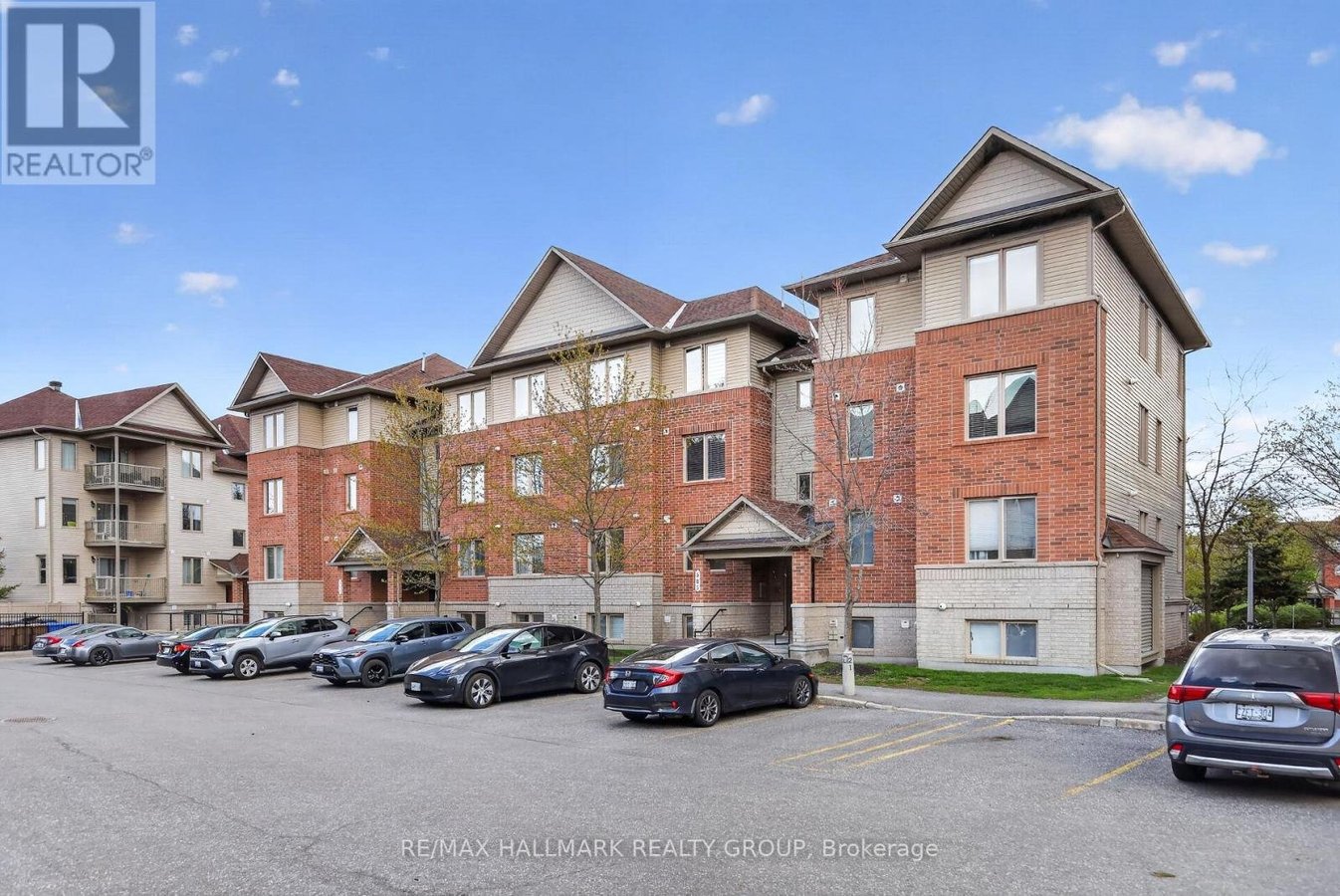3 - 585 STONEFIELD PRIVATE - Photo 2