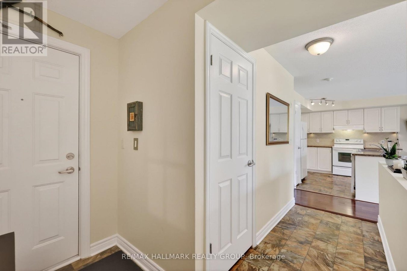 3 - 585 STONEFIELD PRIVATE - Photo 4