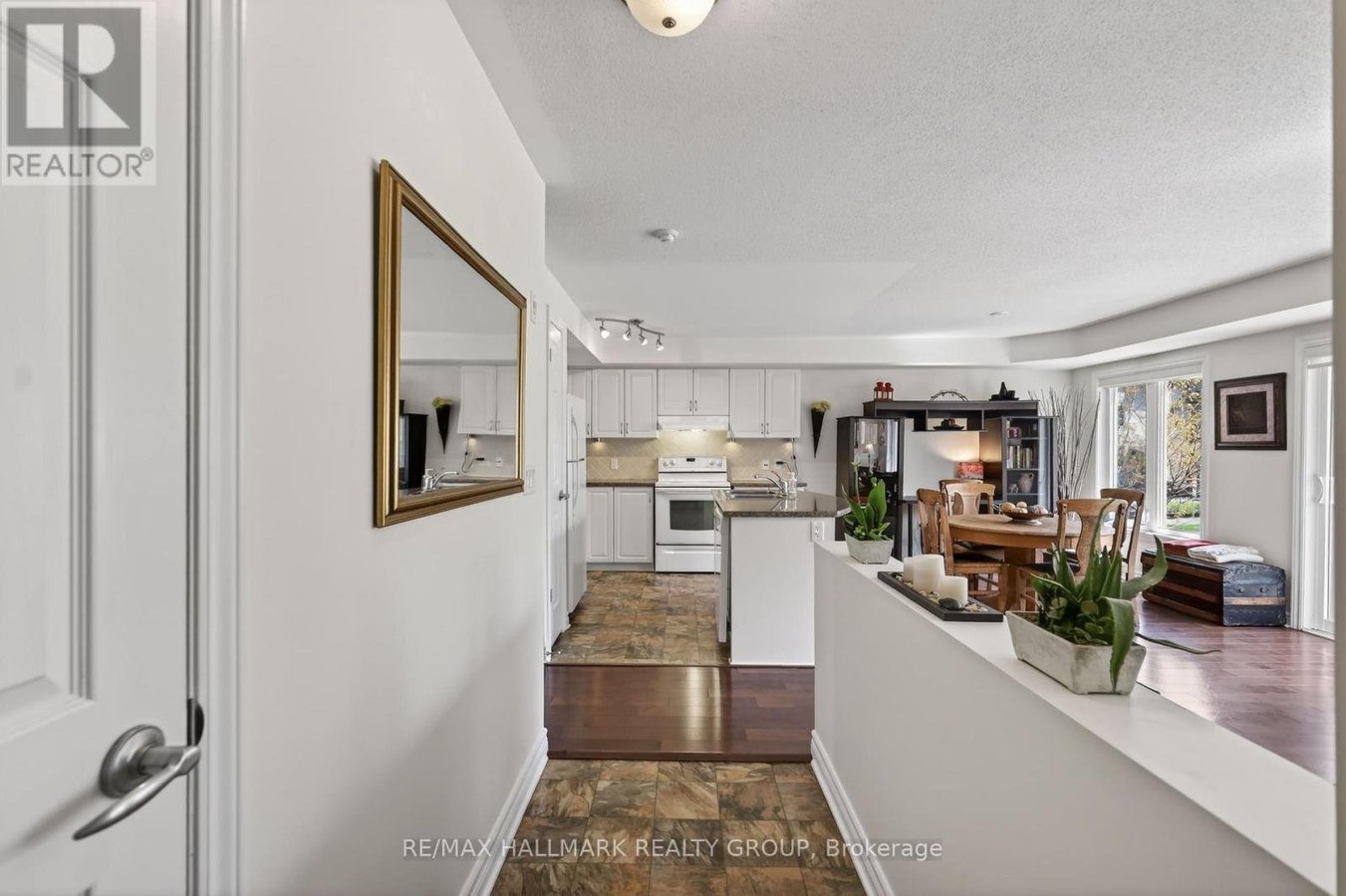 3 - 585 STONEFIELD PRIVATE - Photo 5