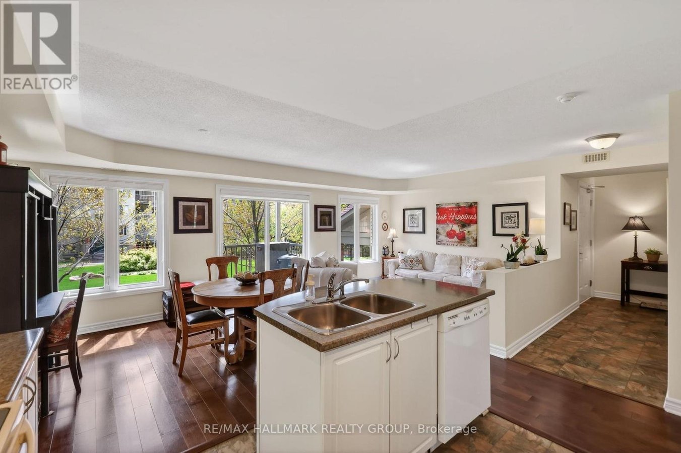 3 - 585 STONEFIELD PRIVATE - Photo 9