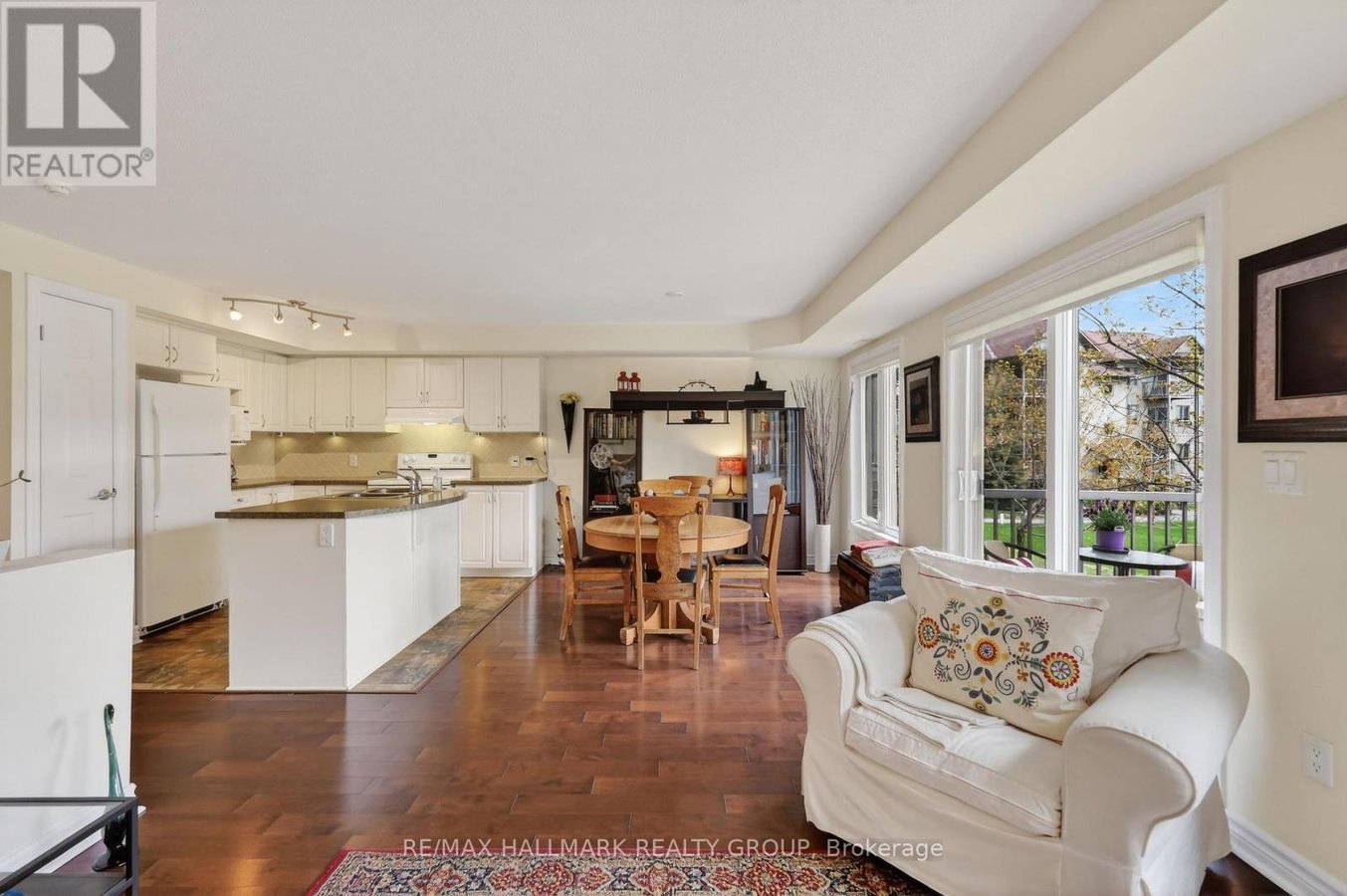 3 - 585 STONEFIELD PRIVATE - Photo 12