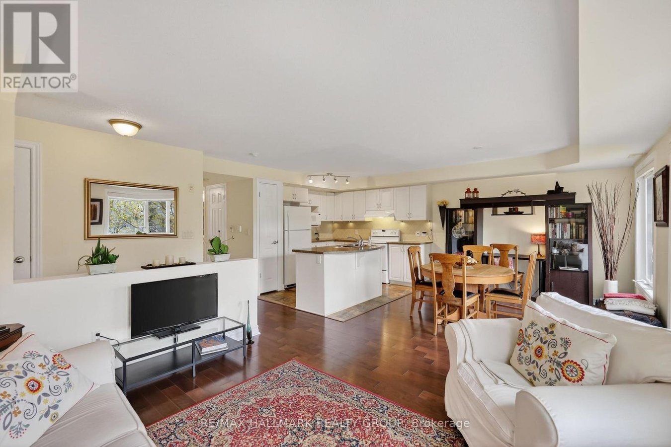 3 - 585 STONEFIELD PRIVATE - Photo 13