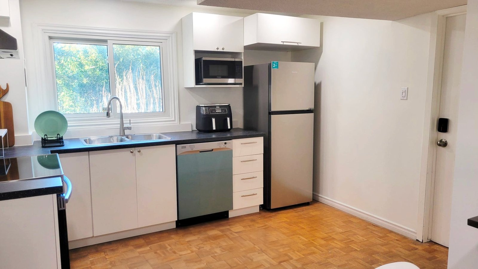 3328 Riverside Drive - Photo 2