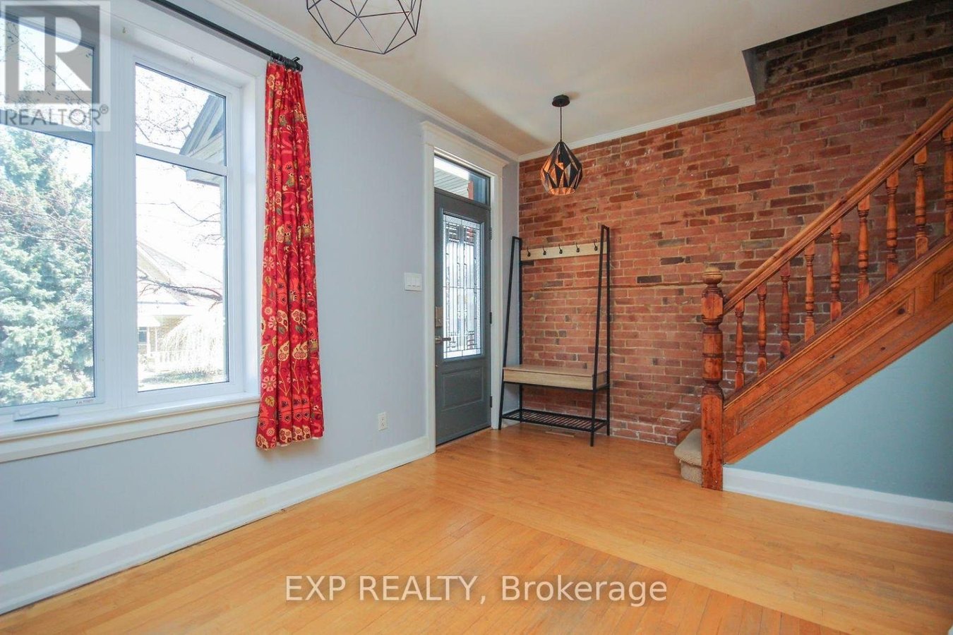 114 SWEETLAND AVENUE - Photo 4