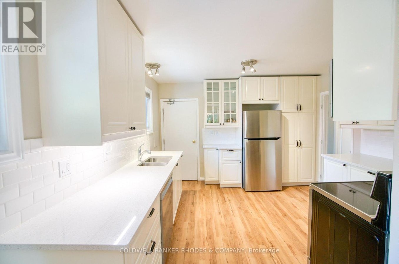 781 DICKENS AVENUE - Photo 9