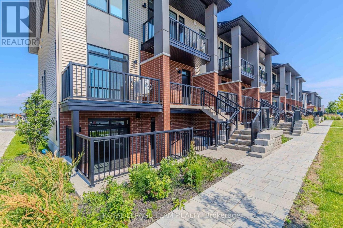 4787A BANK STREET - Photo 1