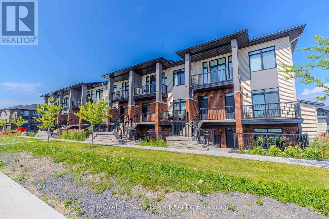 4787A BANK STREET - Photo 2