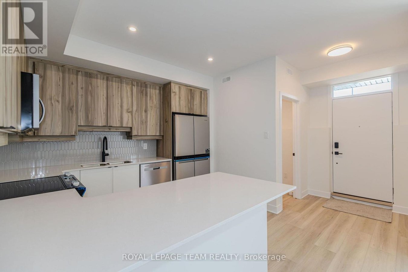 4787A BANK STREET - Photo 6