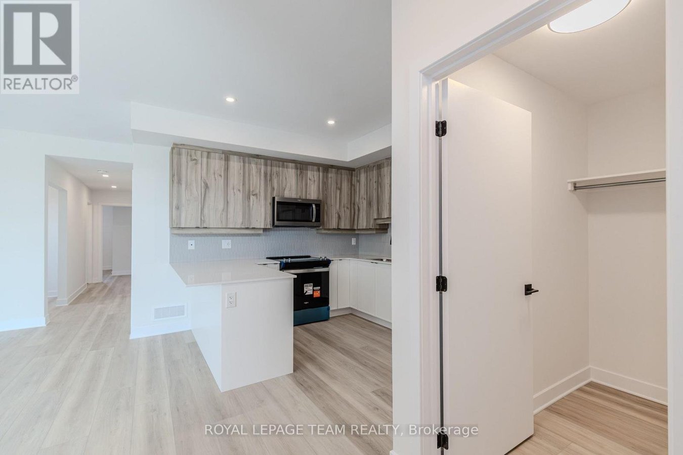 4787A BANK STREET - Photo 8