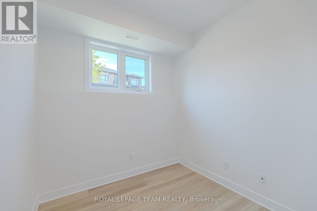 4787A BANK STREET - Photo 11