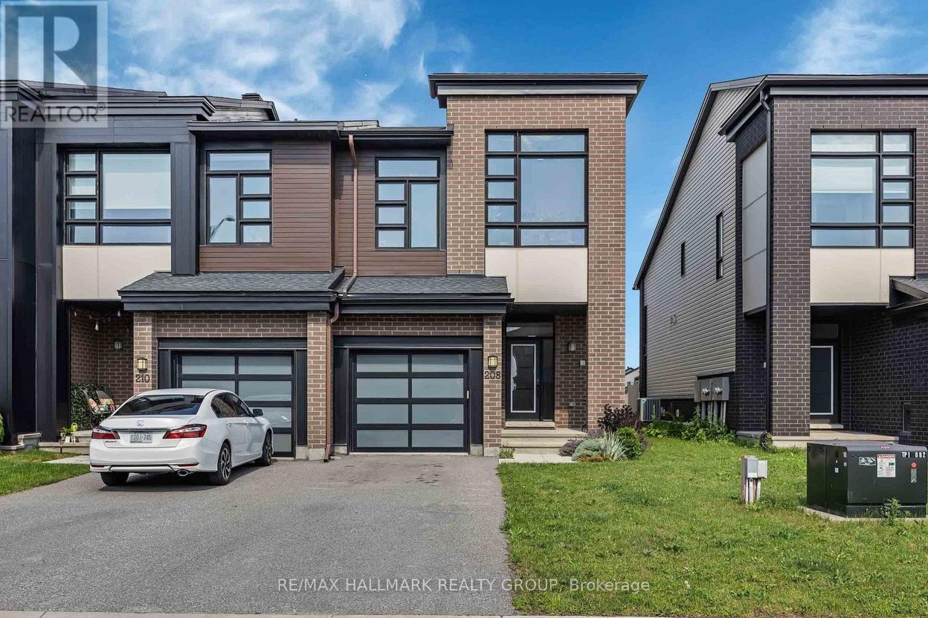 208 BIG DIPPER STREET E - Photo 1
