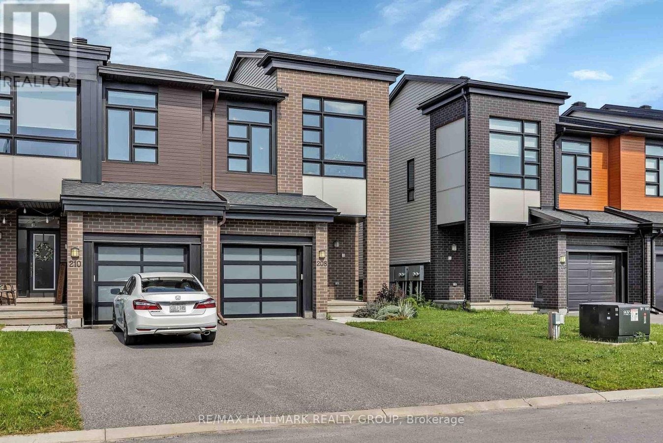 208 BIG DIPPER STREET E - Photo 2
