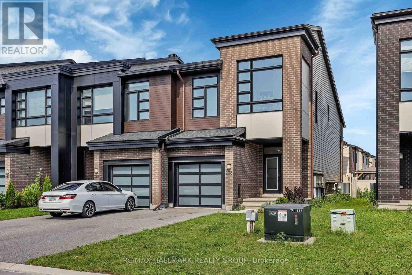 208 BIG DIPPER STREET E - Photo 3