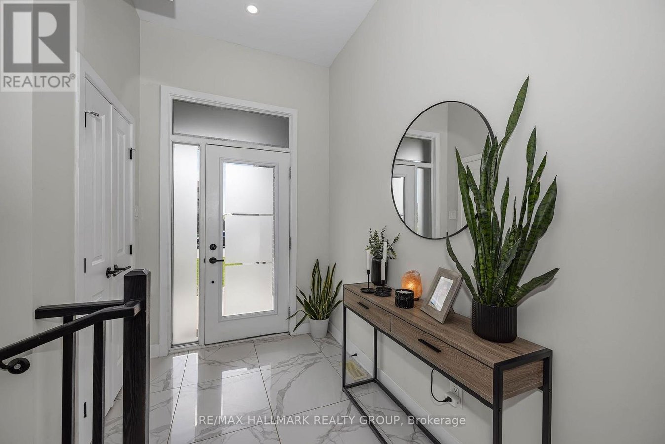 208 BIG DIPPER STREET E - Photo 5