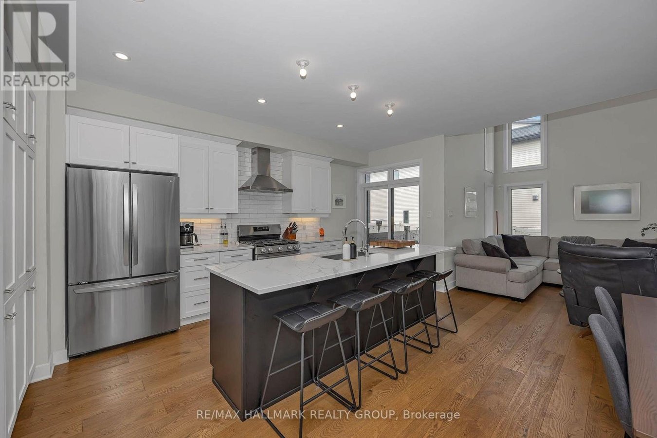 208 BIG DIPPER STREET E - Photo 8