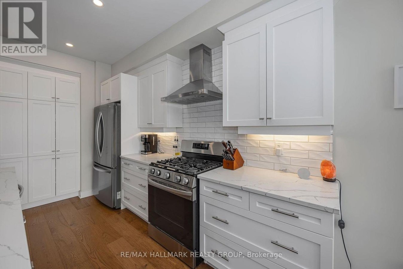 208 BIG DIPPER STREET E - Photo 10