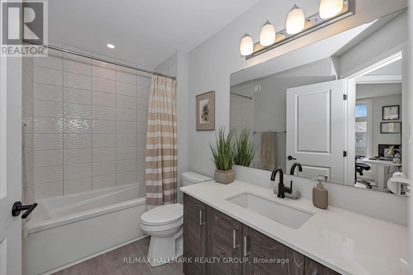 208 BIG DIPPER STREET E - Photo 29