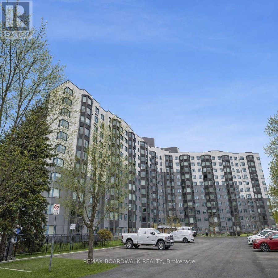 210 - 1025 GRENON AVENUE - Photo 1