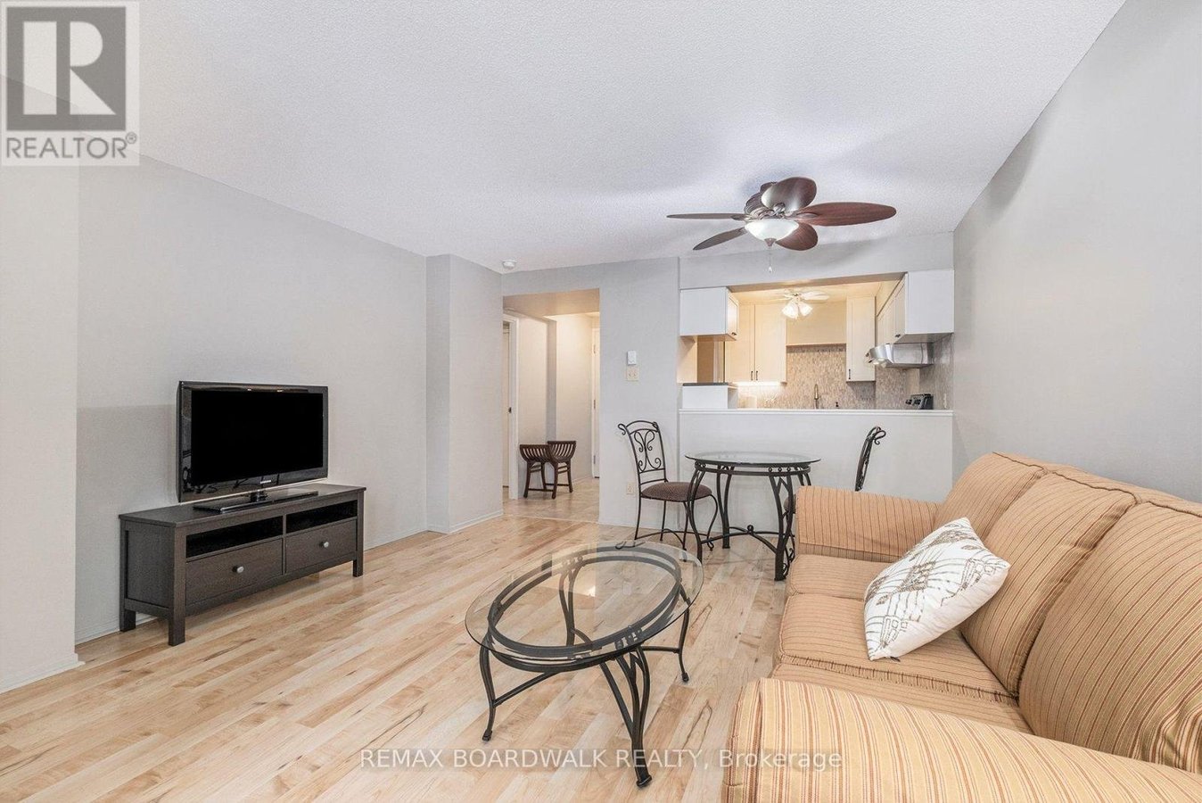 210 - 1025 GRENON AVENUE - Photo 5