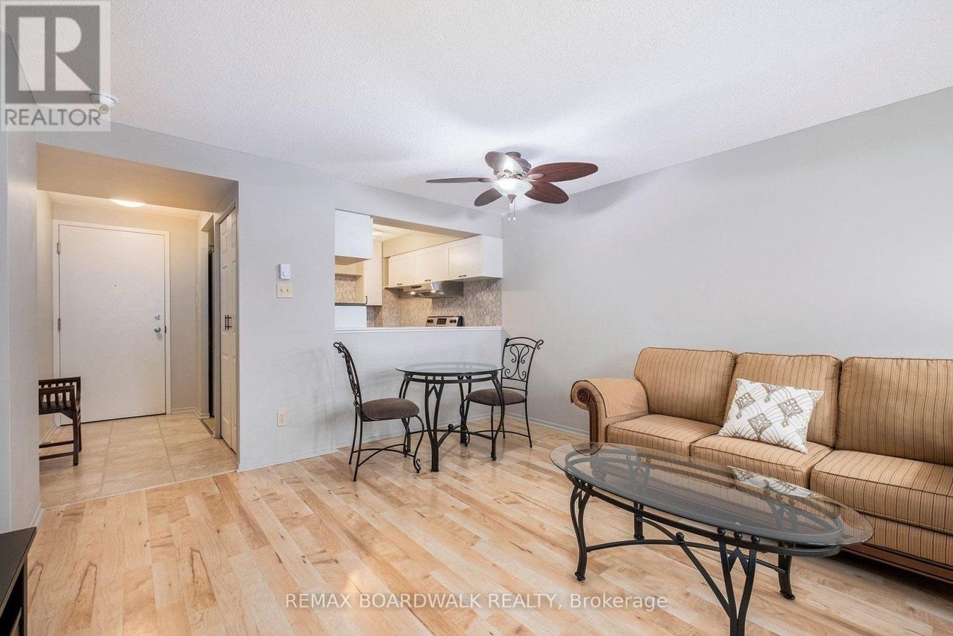 210 - 1025 GRENON AVENUE - Photo 6