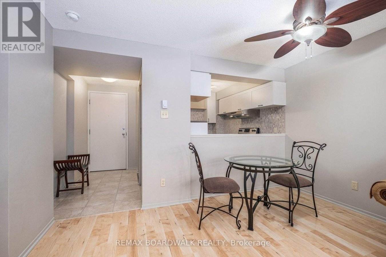 210 - 1025 GRENON AVENUE - Photo 8