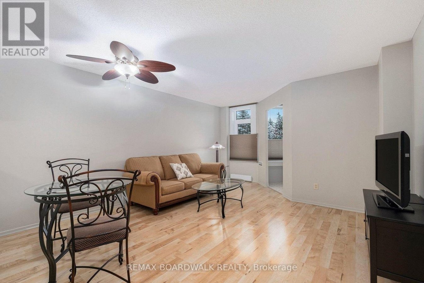 210 - 1025 GRENON AVENUE - Photo 9