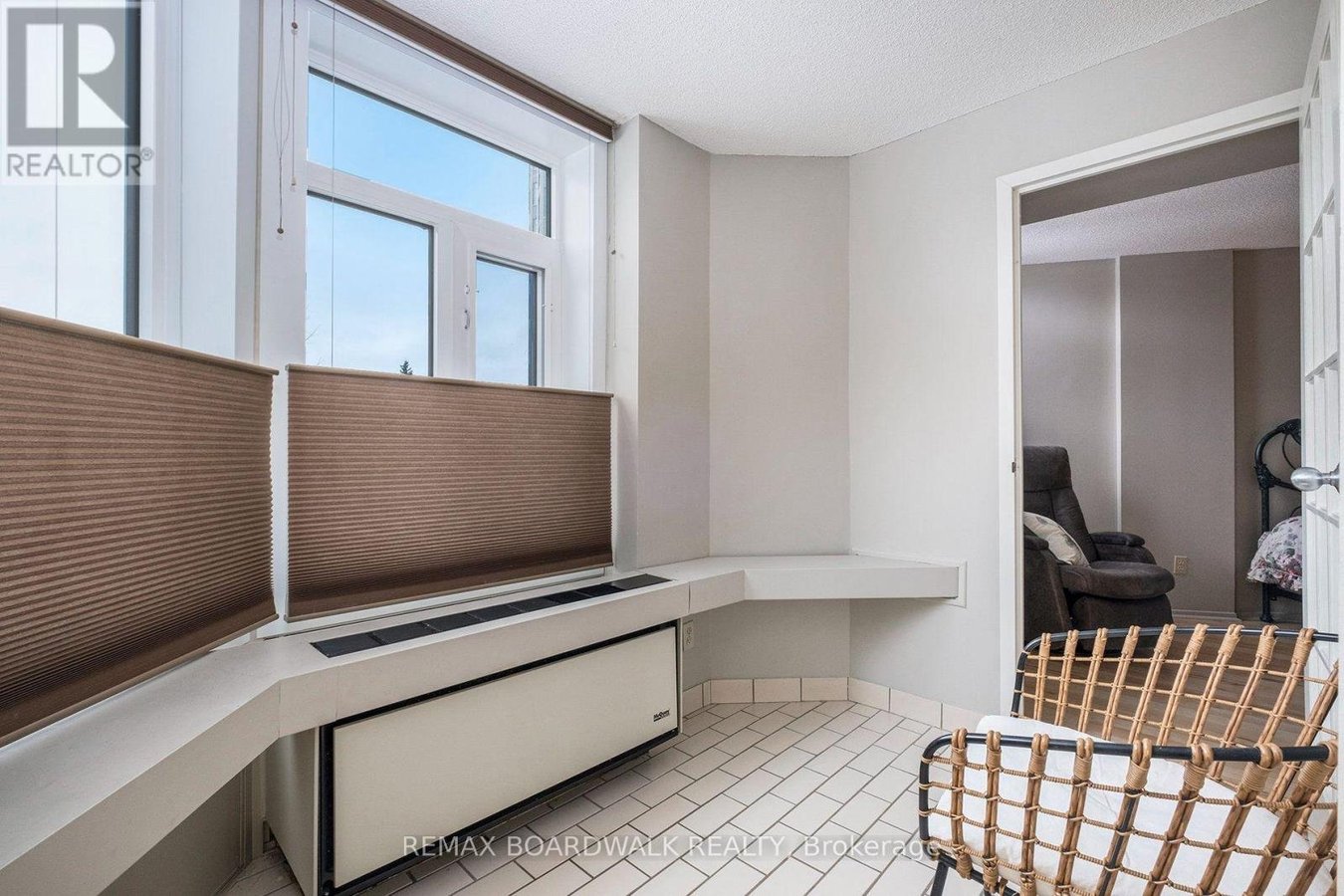210 - 1025 GRENON AVENUE - Photo 11